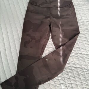 ALO  High-Waist Camo Vapor Legging